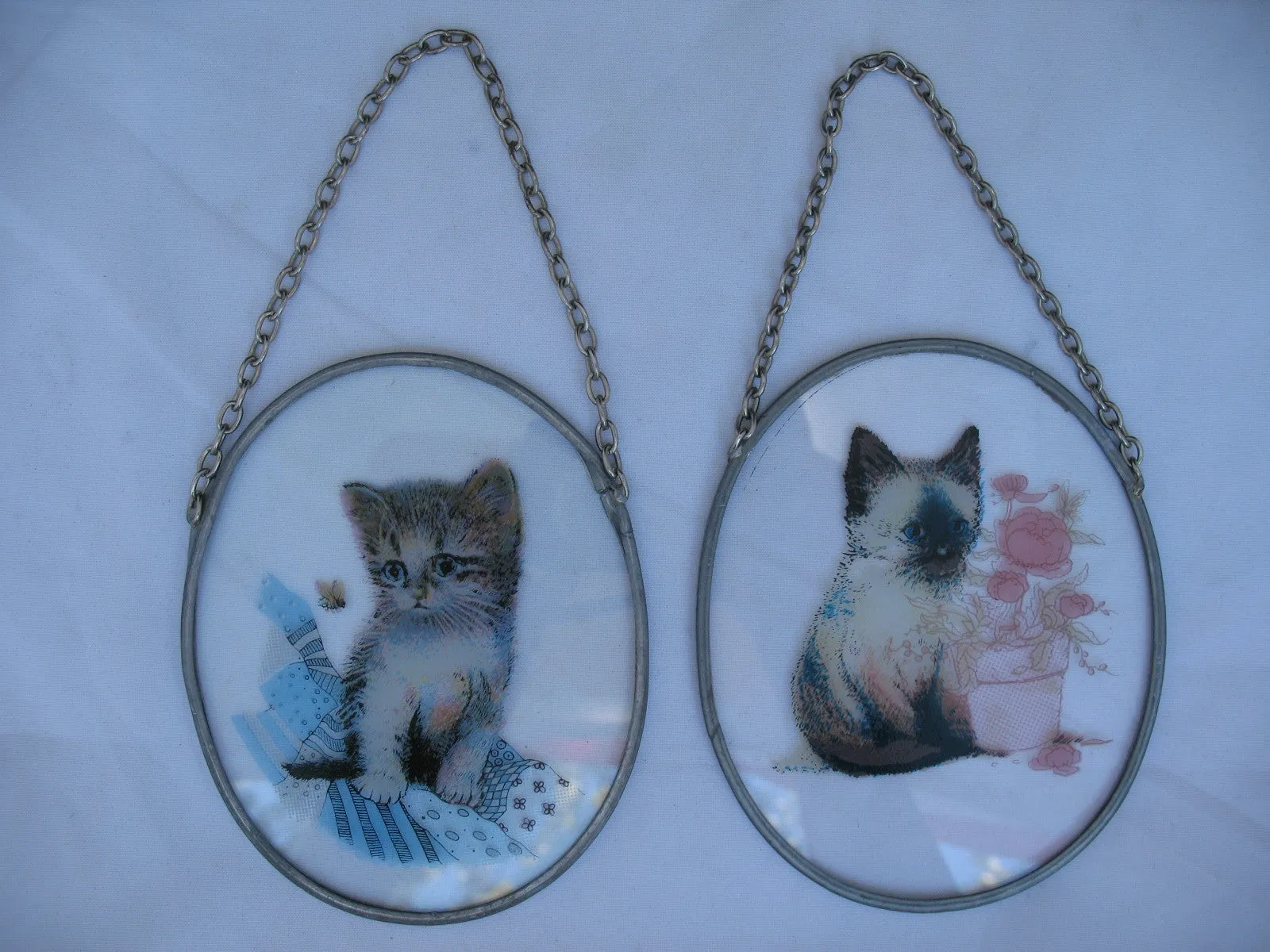 LOT 2pc CAT CATS KITTY KITTENS Painted SUNCATCHER SUNCATCHERS SUN CATCHER  Window Wall Hanging